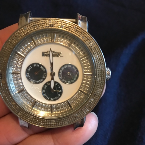 Freeze Diamond Bezel Unisex Watch - Picture 3 of 4